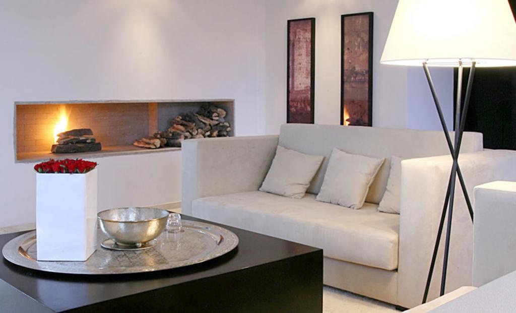 Les Jardins De La Koutoubia Hotel Marrakesh Ngoại thất bức ảnh A living room with a fireplace