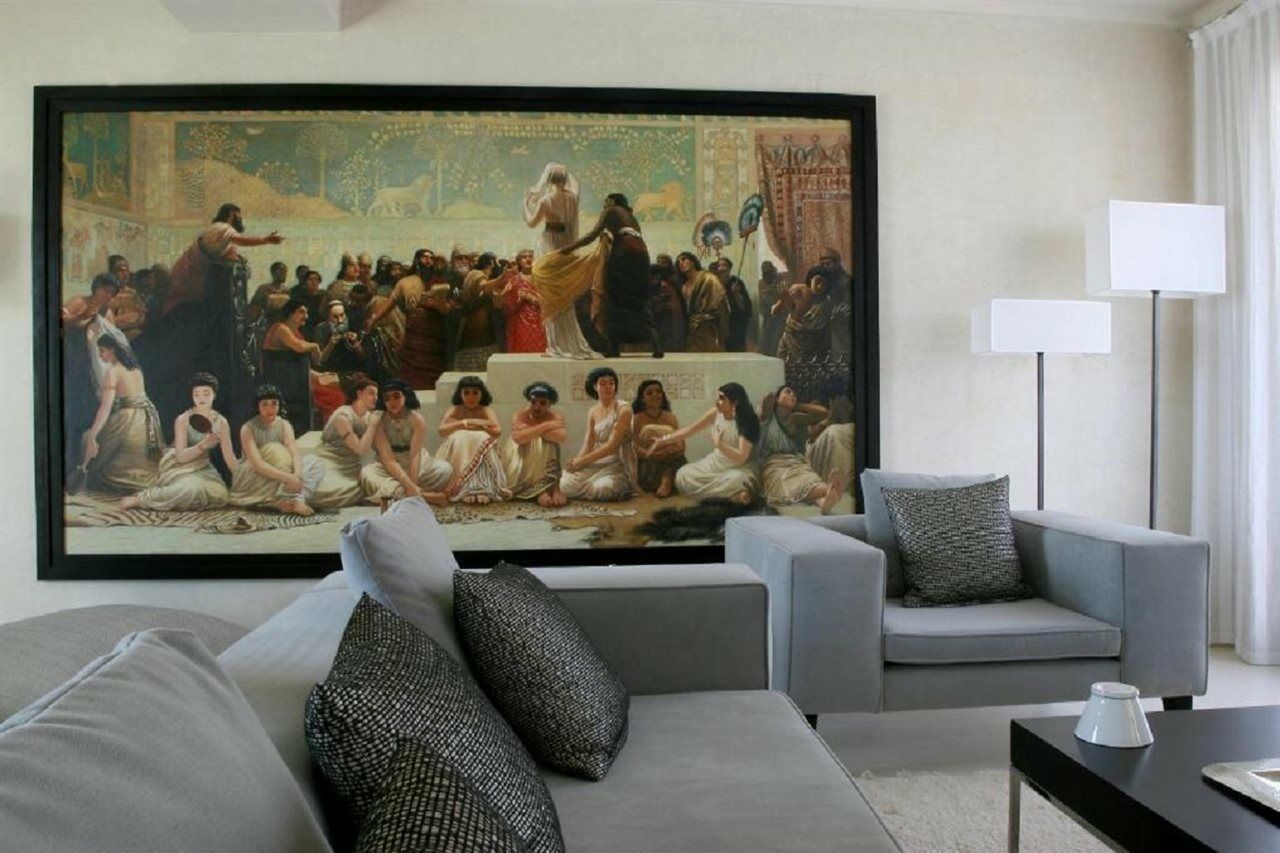 Les Jardins De La Koutoubia Hotel Marrakesh Ngoại thất bức ảnh A living room with a painting